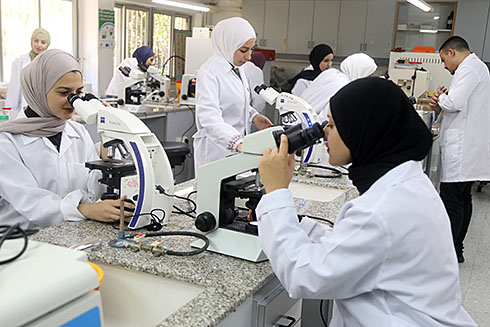 طلبة تخصص المختبرات الطبية (2022)
